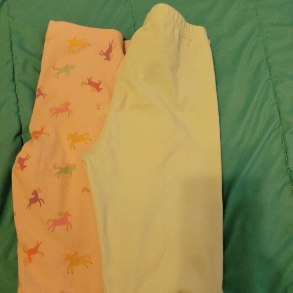 ** Savings Bundle 4 **2 pairs girl leggings and 2 pair of girls legging capri